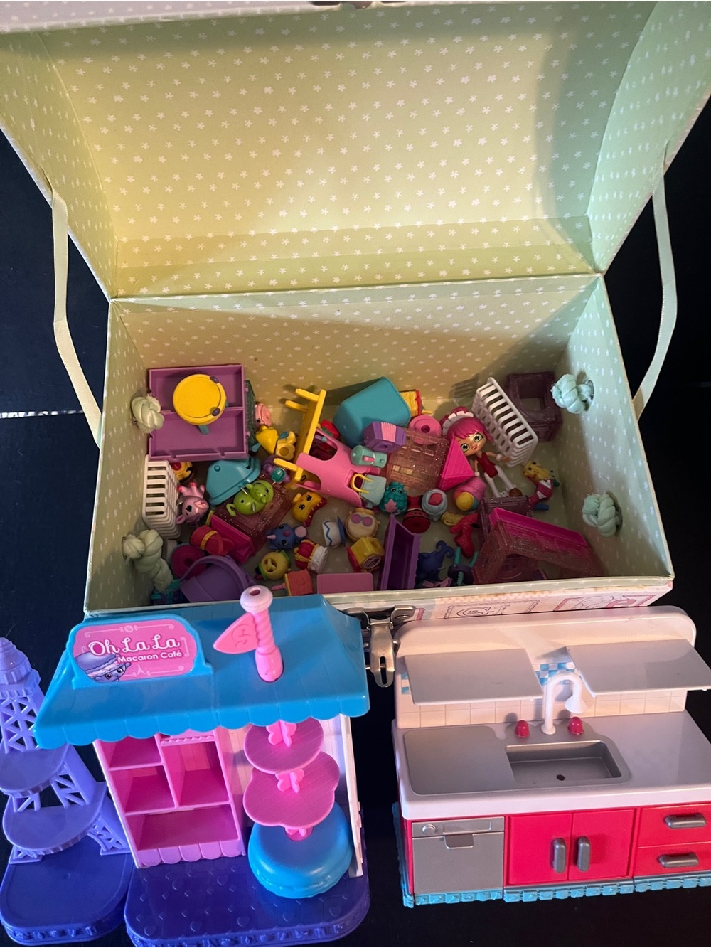 Various Shopkins Toys in Cute Trunk storage